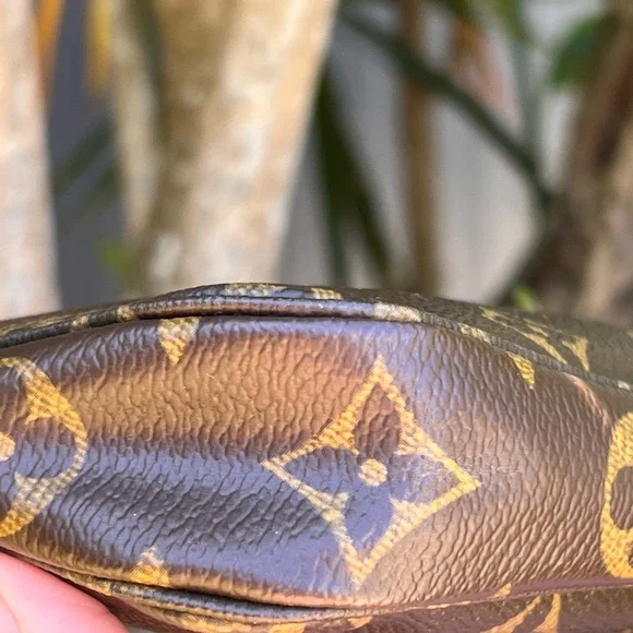 Louis Vuitton Pouch Monogram - Picture 7 of 16